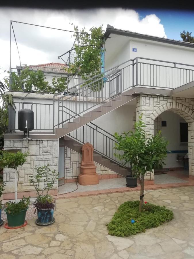 Apartment Hajduk Starigrad Paklenica Bagian luar foto
