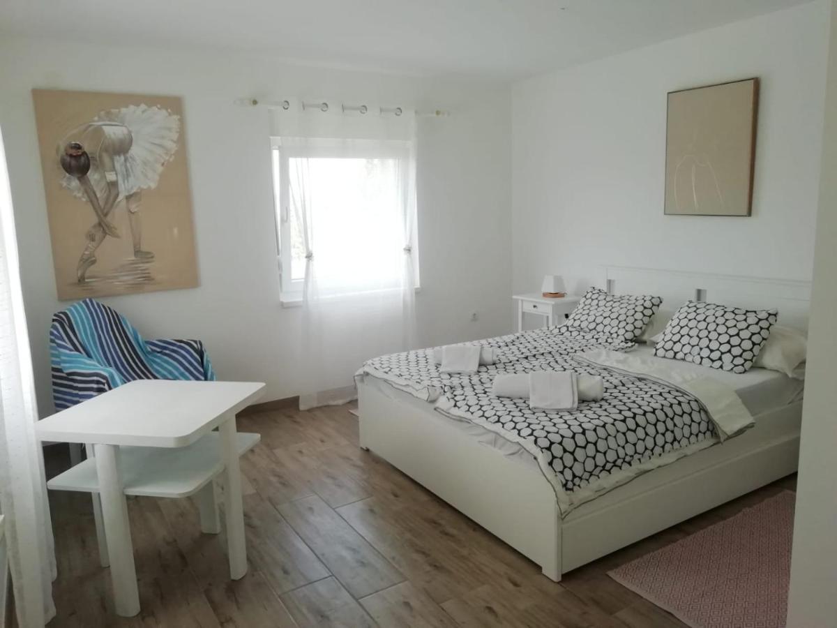 Apartment Hajduk Starigrad Paklenica Bagian luar foto
