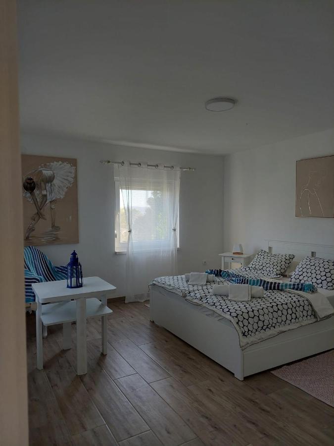 Apartment Hajduk Starigrad Paklenica Bagian luar foto